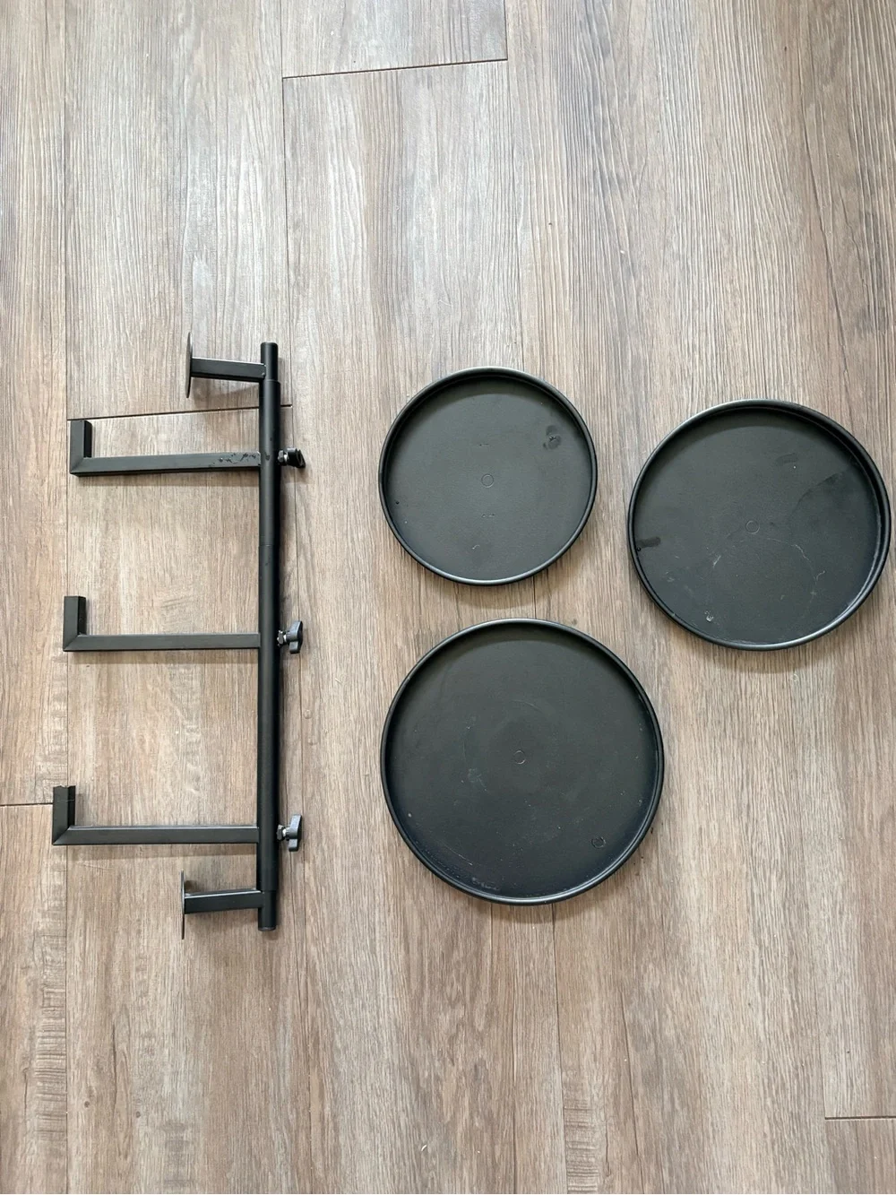 Wall-Mounted 3-Tier Planter Shelf with Round Trays - Black